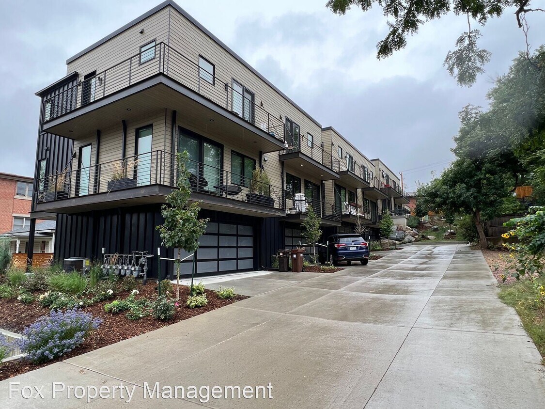 Foto principal - 3 br, 2.5 bath House - 940 North Street Un...