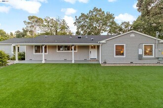 Building Photo - 1021 Scots Ln
