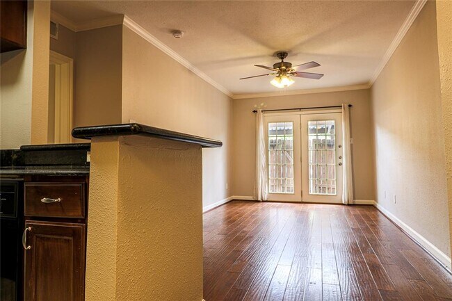 Foto del edificio - 4515 Briar Hollow Pl