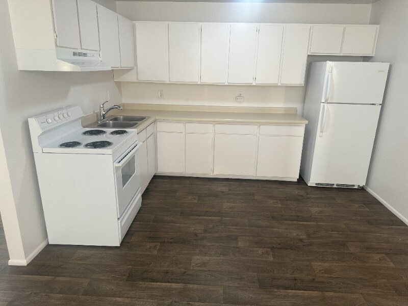 Primary Photo - 172 W Clinton Ave