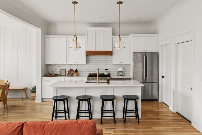Building Photo - 917 Beechmont Pl