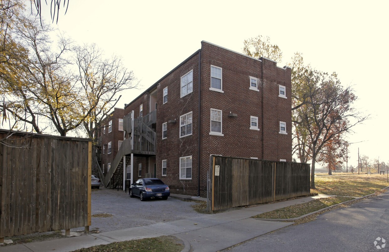 Building Photo - 1223 S Elgin Ave