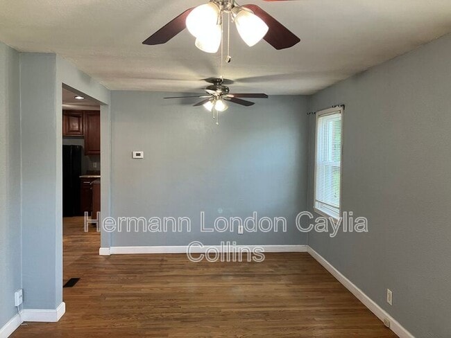 Building Photo - 3673 Park Lawn Dr