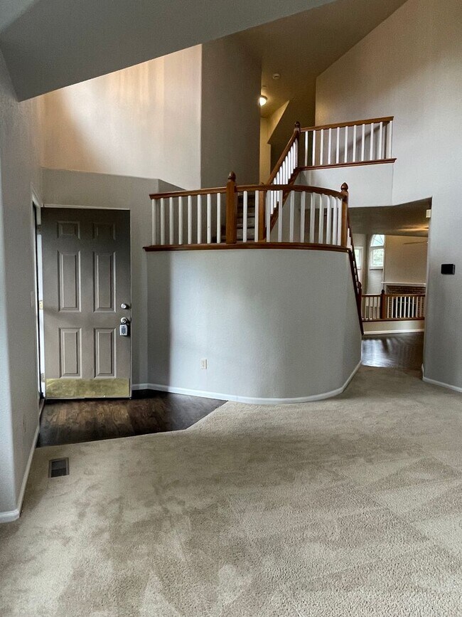 Building Photo - Beautiful Two-Story Home in Cul-de-sac