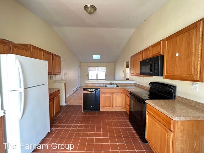 Building Photo - 2 br, 1 bath House - 89 Coleman #634