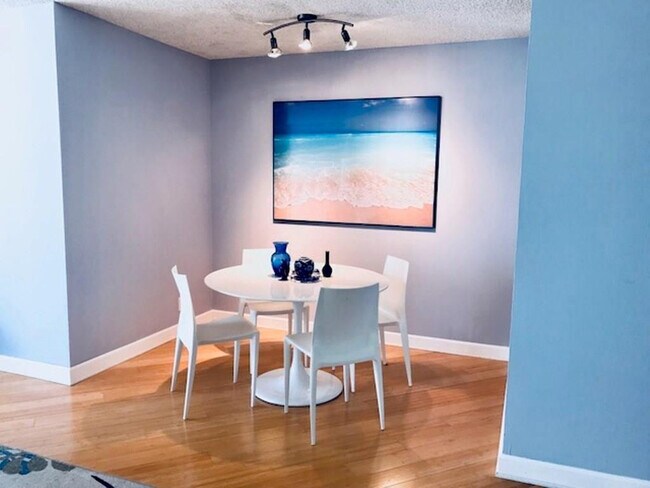 Foto del edificio - 2200 NE 33rd Ave