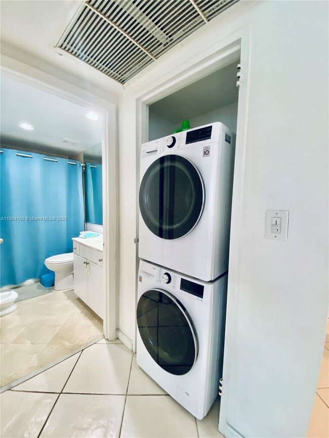Foto del edificio - 10350 W Bay Harbor Dr