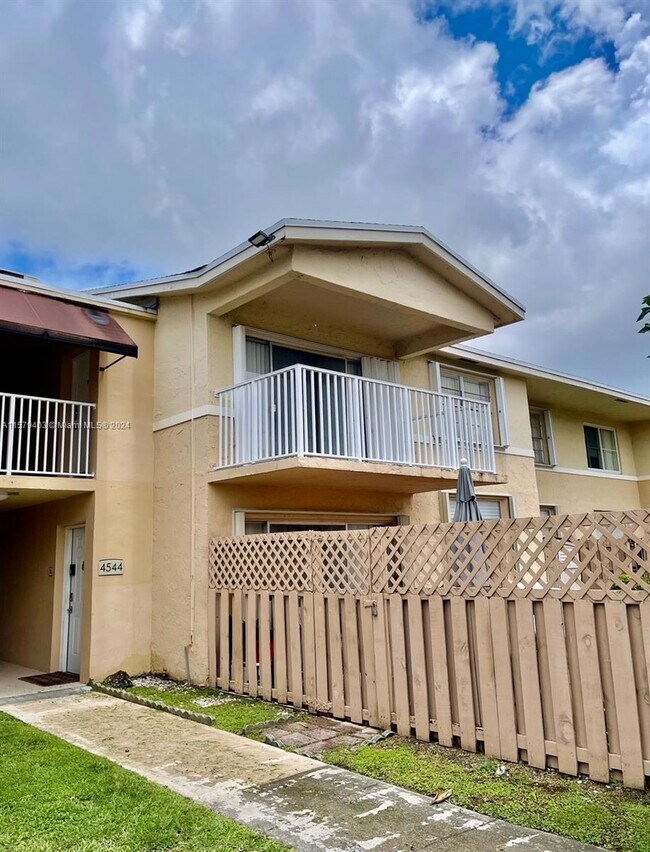 Foto del edificio - 4544 NW 79th Ave