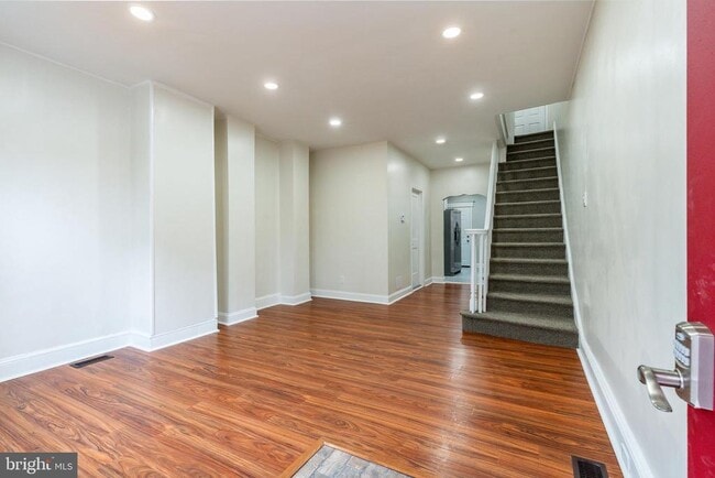Building Photo - 2102 S Opal St