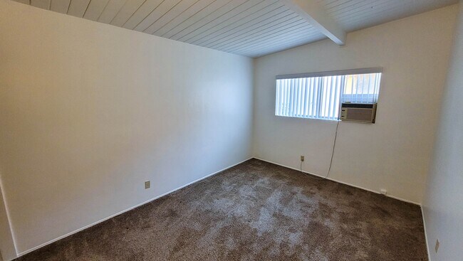 Foto del edificio - 6251 Milton Ave