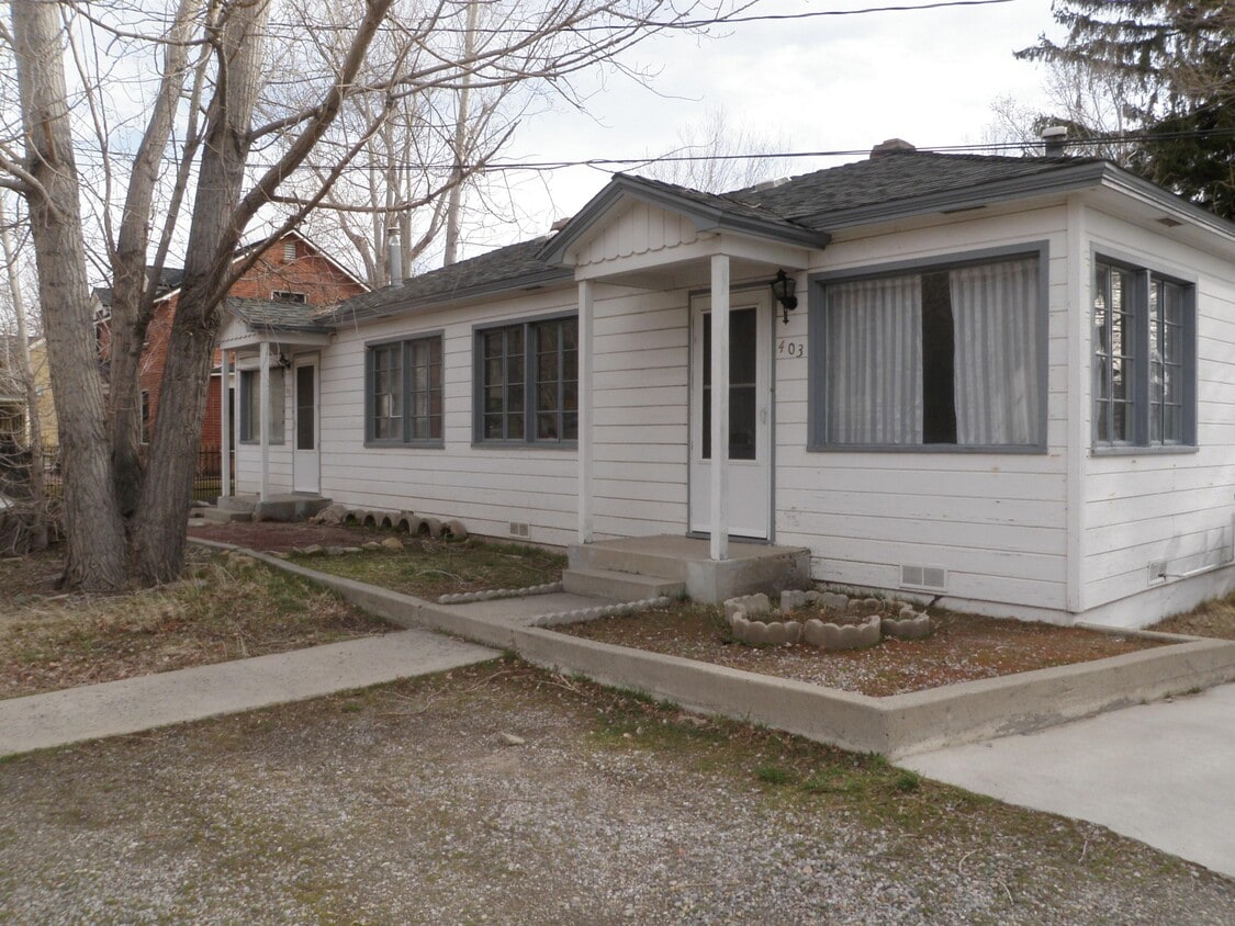 Building Photo - 405 N Division St