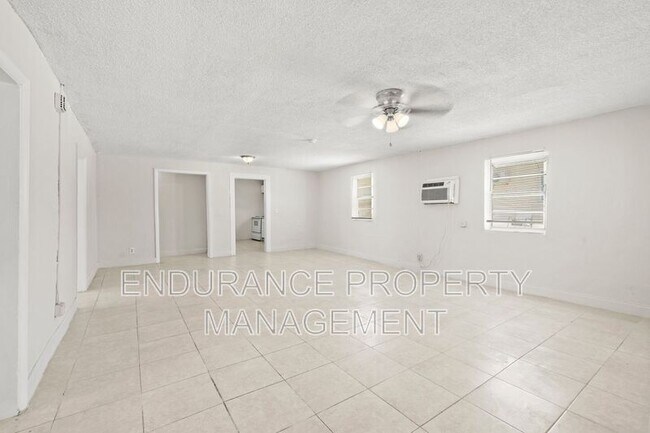 Foto del edificio - 1125 W 28th St