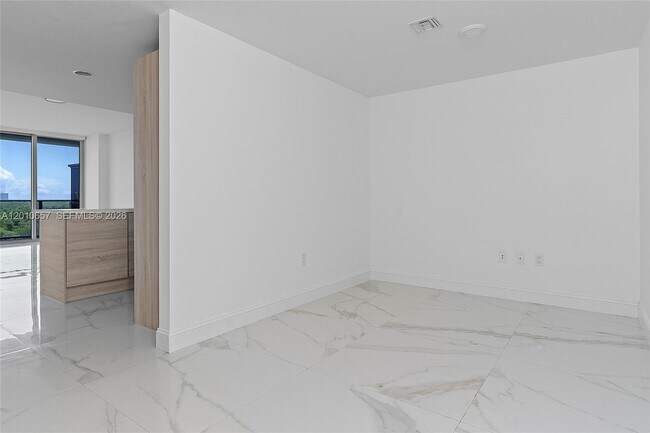 Foto del edificio - 16385 Biscayne Blvd