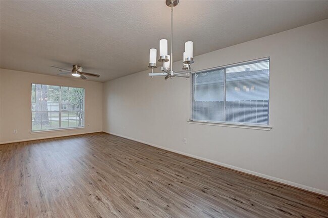 Foto del edificio - 5349 Town Park Blvd