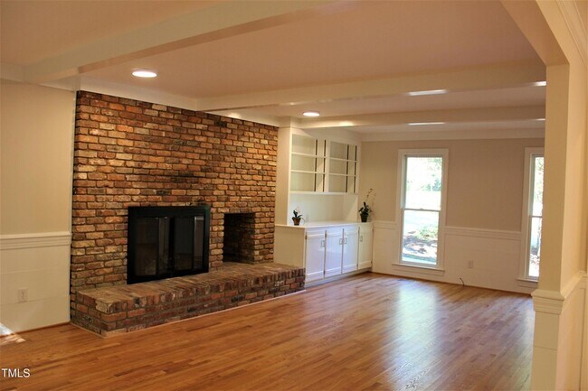 Building Photo - 6321 Gainsborough Dr
