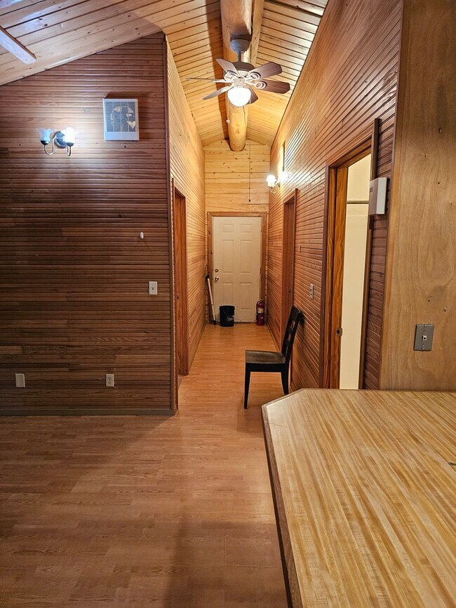 Foto del edificio - Cozy 2-Bedroom Home Off Farmer's Loop – Co...