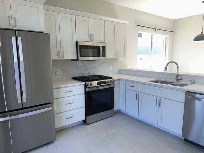 Building Photo - FULLY RENOVATED HOME IN OAK GROVE COMMUNITY