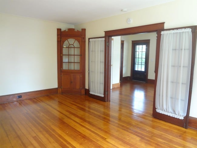 Building Photo - 43 Devens St