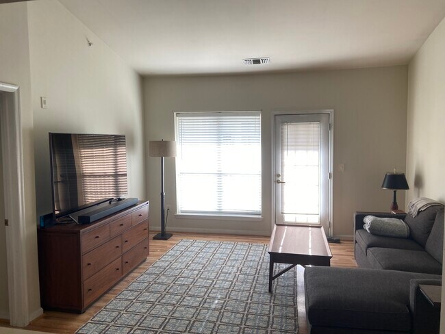 Foto del edificio - 4551 Strutfield Ln