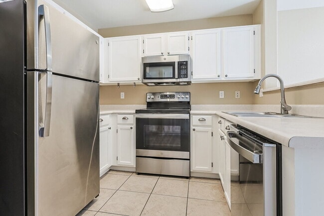 Building Photo - 250 W Juniper Ave