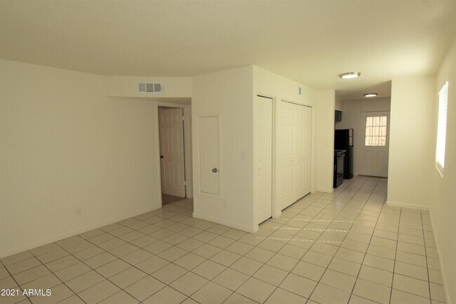 Foto del edificio - 834 N Cherry