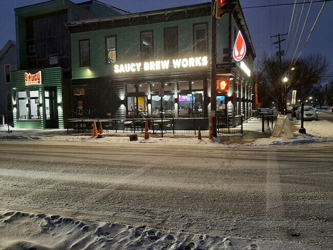 Foto del edificio - 431 W 3rd Ave