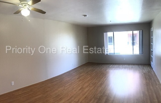 Building Photo - 5995 Dandridge Ln