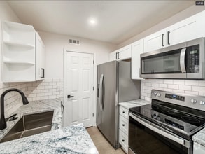 Building Photo - 769 Milcrest Dr