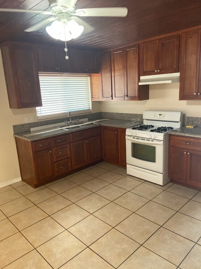 171 E Plymouth St, Long Beach, CA 90805 House Rental in Long Beach