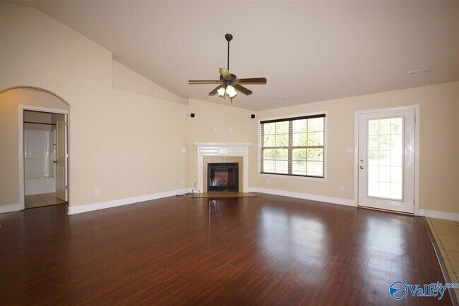 Building Photo - 115 Swan Pond Dr