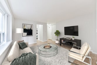 Building Photo - 149 St George St