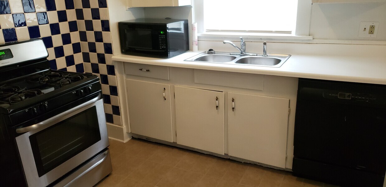 653 McGrath St, Alliance, OH 44601 House for Rent in Alliance, OH