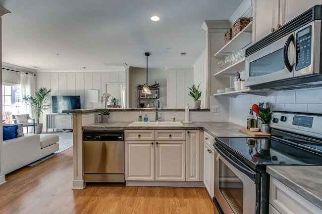 Building Photo - 7230 Althorp Way