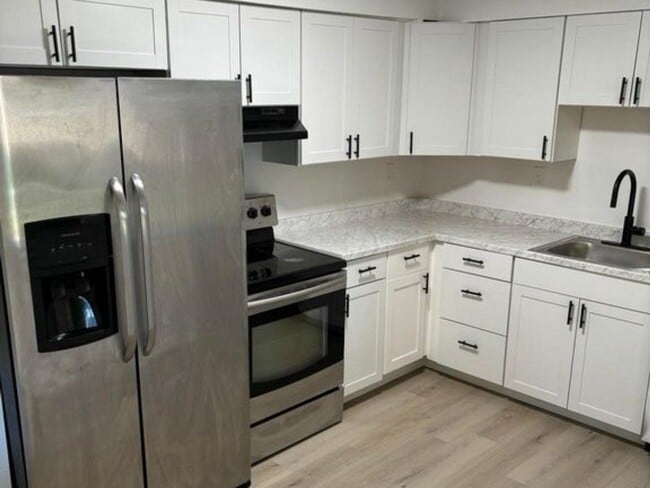 Building Photo - 3 Bedroom Townhome in Lexington Park