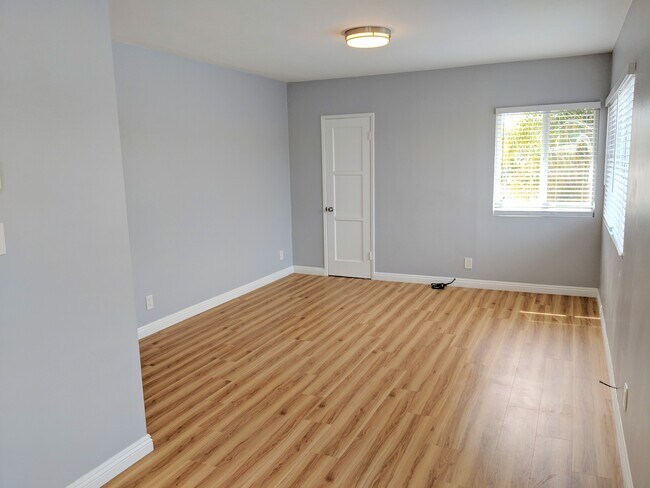 Building Photo - 213 Corona Ave