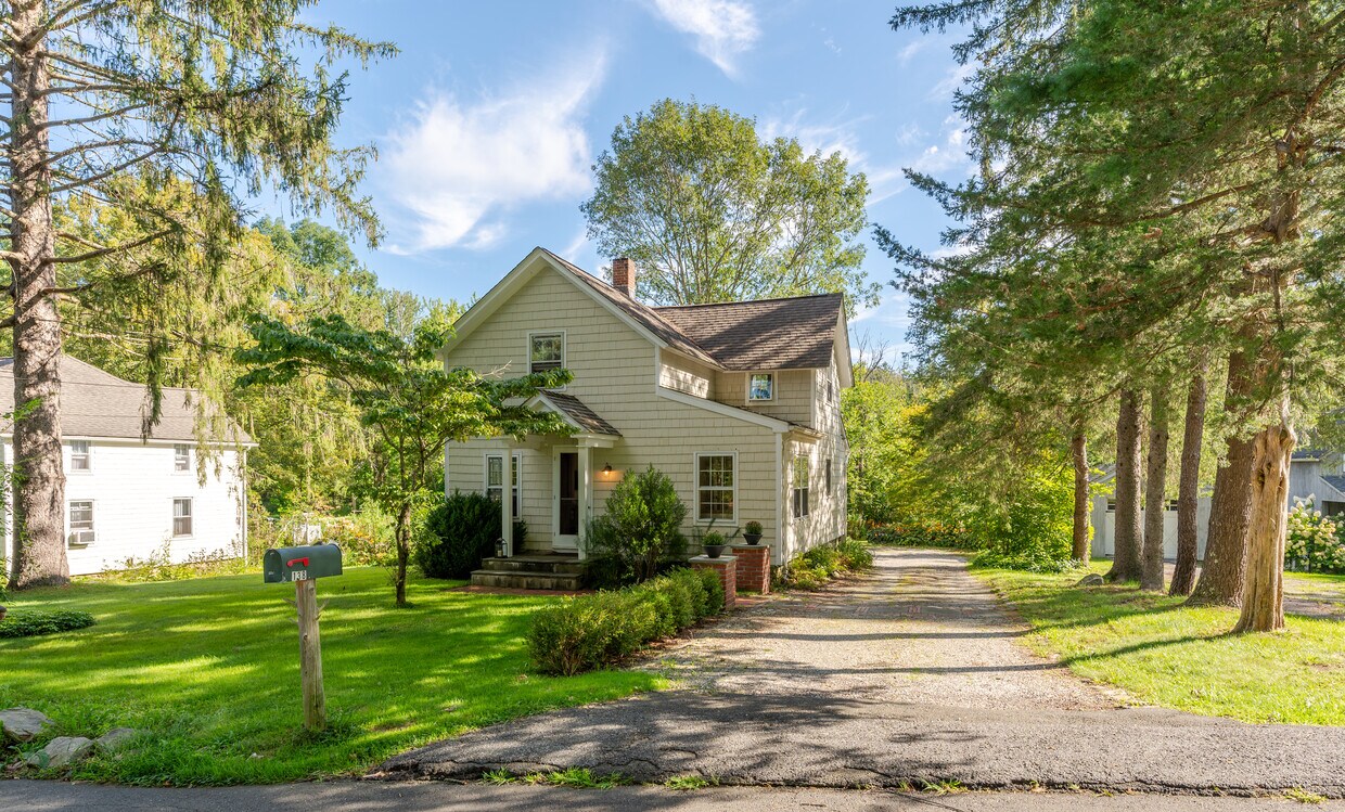 Primary Photo - 138 Ramapoo Rd