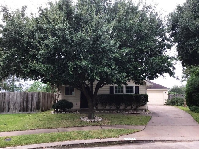 Foto del edificio - 7627 River Pines Dr