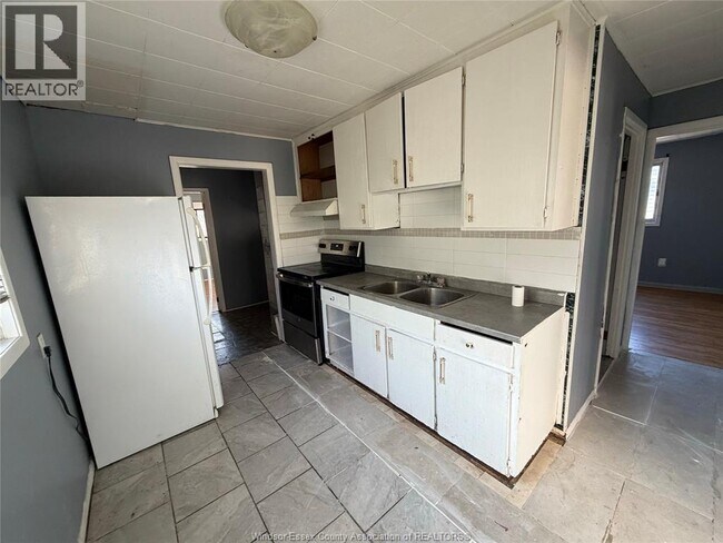 Building Photo - 493 Josephine Ave