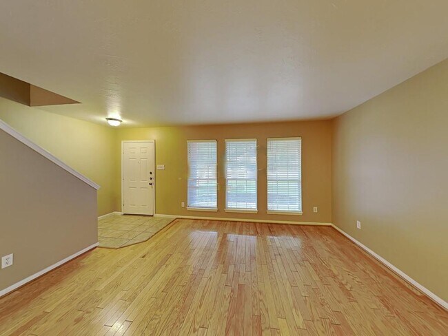 Foto del edificio - 7114 Grant Dr