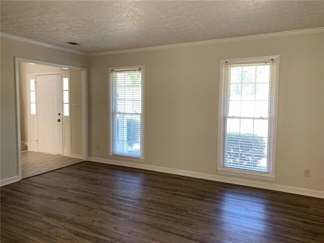Foto del edificio - 4536 Woodlawn Lake Dr
