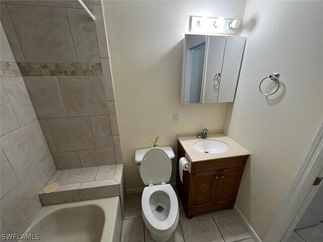Foto del edificio - 1700 55th Terrace SW