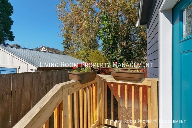 Building Photo - 8939 N Fortune Ave