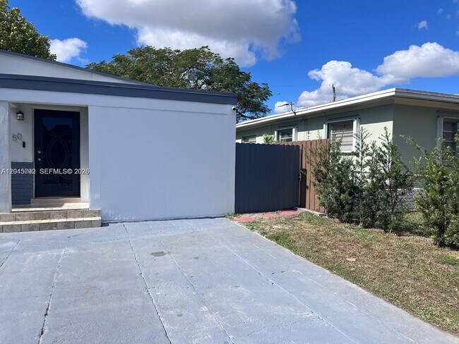 Foto del edificio - 50 NW 68th Ct