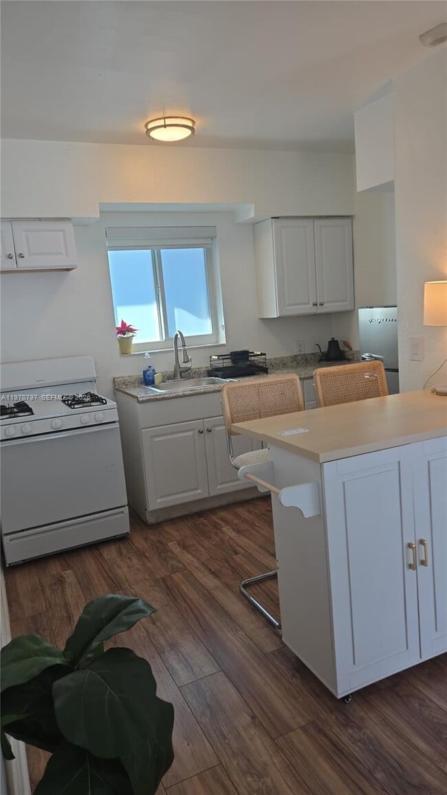 Building Photo - 9270 E Bay Harbor Dr