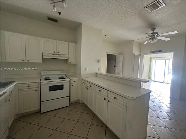 Foto del edificio - 2734 Bird Ave