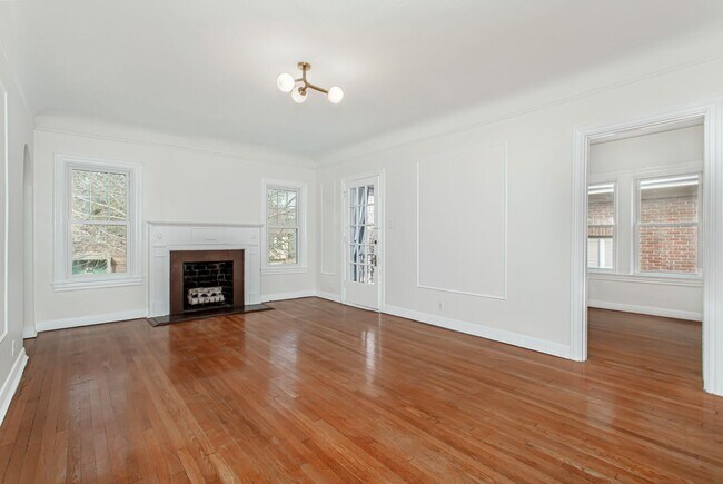 Foto del edificio - 3 Bedroom, 1 Bath Duplex in University Place!