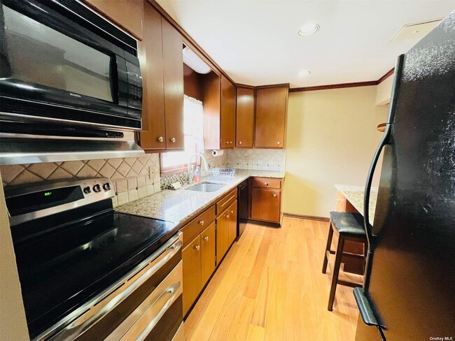 Building Photo - 143 Pollok Pl