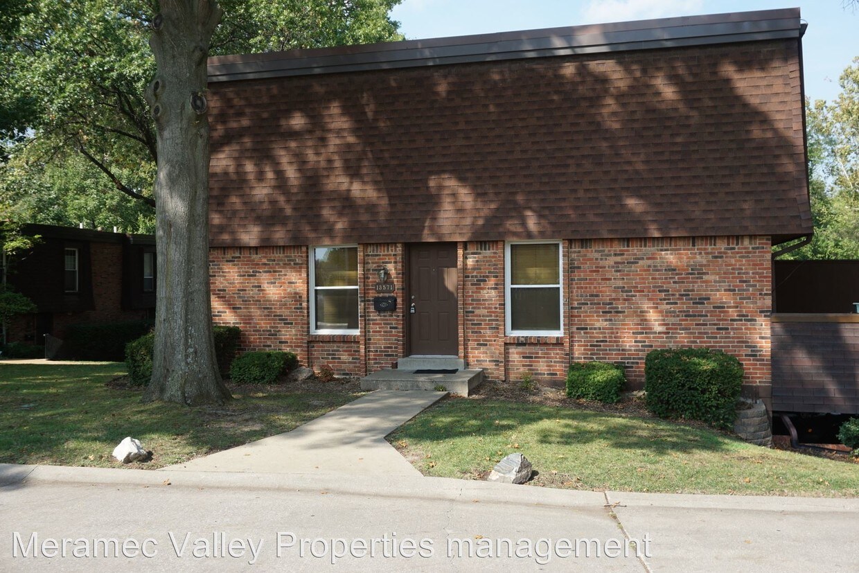 13571 Coliseum Dr, Chesterfield, MO 63017 House Rental in