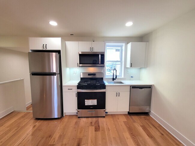 Foto del edificio - Beautiful fully renovated  2 bedroom available in Fairmount area!