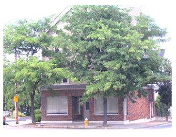 Building Photo - 11 Pine St